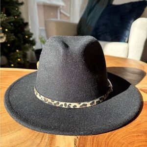 Stylish Black Fedora with Leopard Band